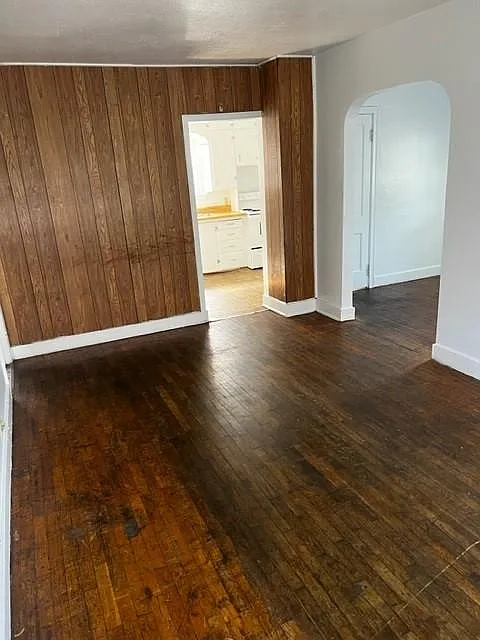 3 bed, 1.5 bath, $1,100 — Photo 2