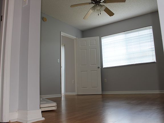 5th image of 2496 Centergate Dr APT 306