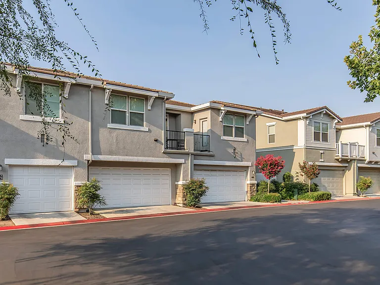 Parador Townhomes — Photo 20