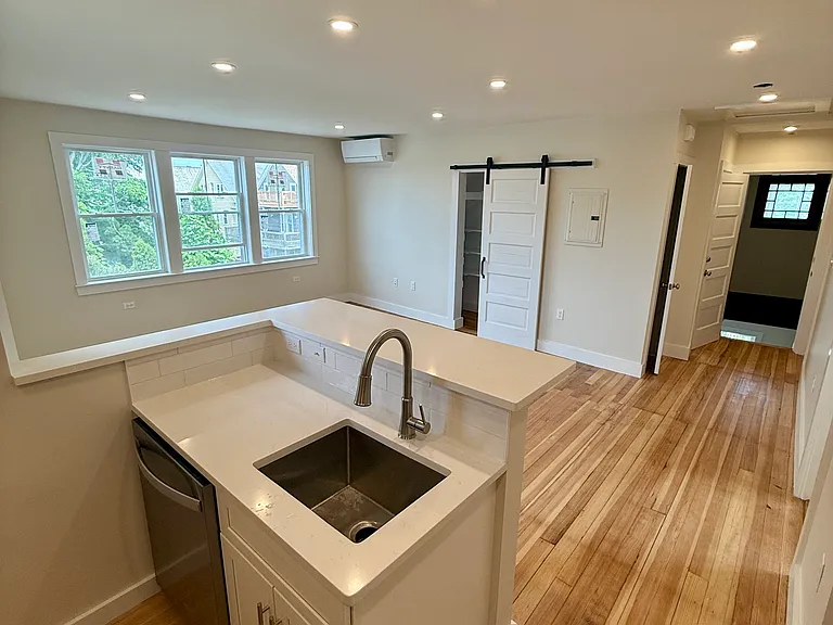 33-35 Leach St #3 — Photo 6