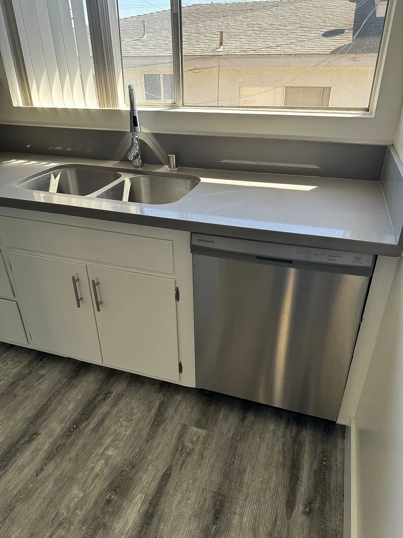 2120 Vanderbilt Lane, Redondo Beach, CA. — Photo 4
