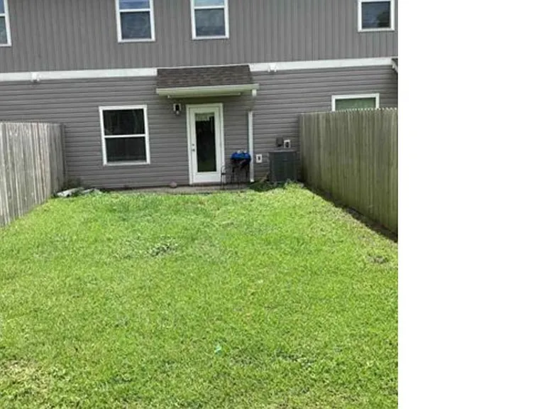 6081 Royal Port Ct — Photo 5