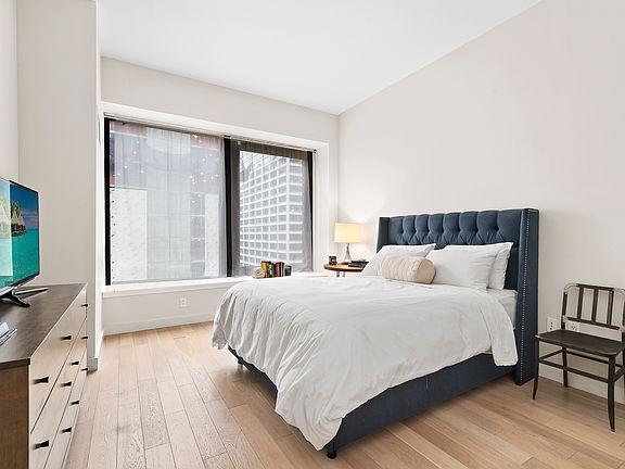 4th image of 75 Wall St APT 18N