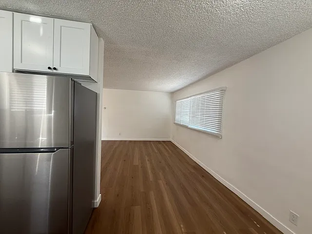 199 E South St #7 — Photo 3