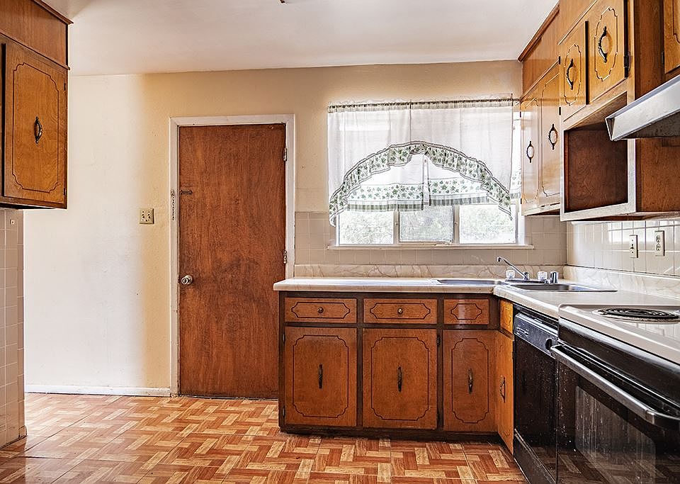 1st image of 1404 Oakdale St