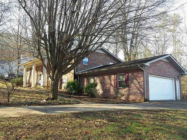 Exterior front view of home