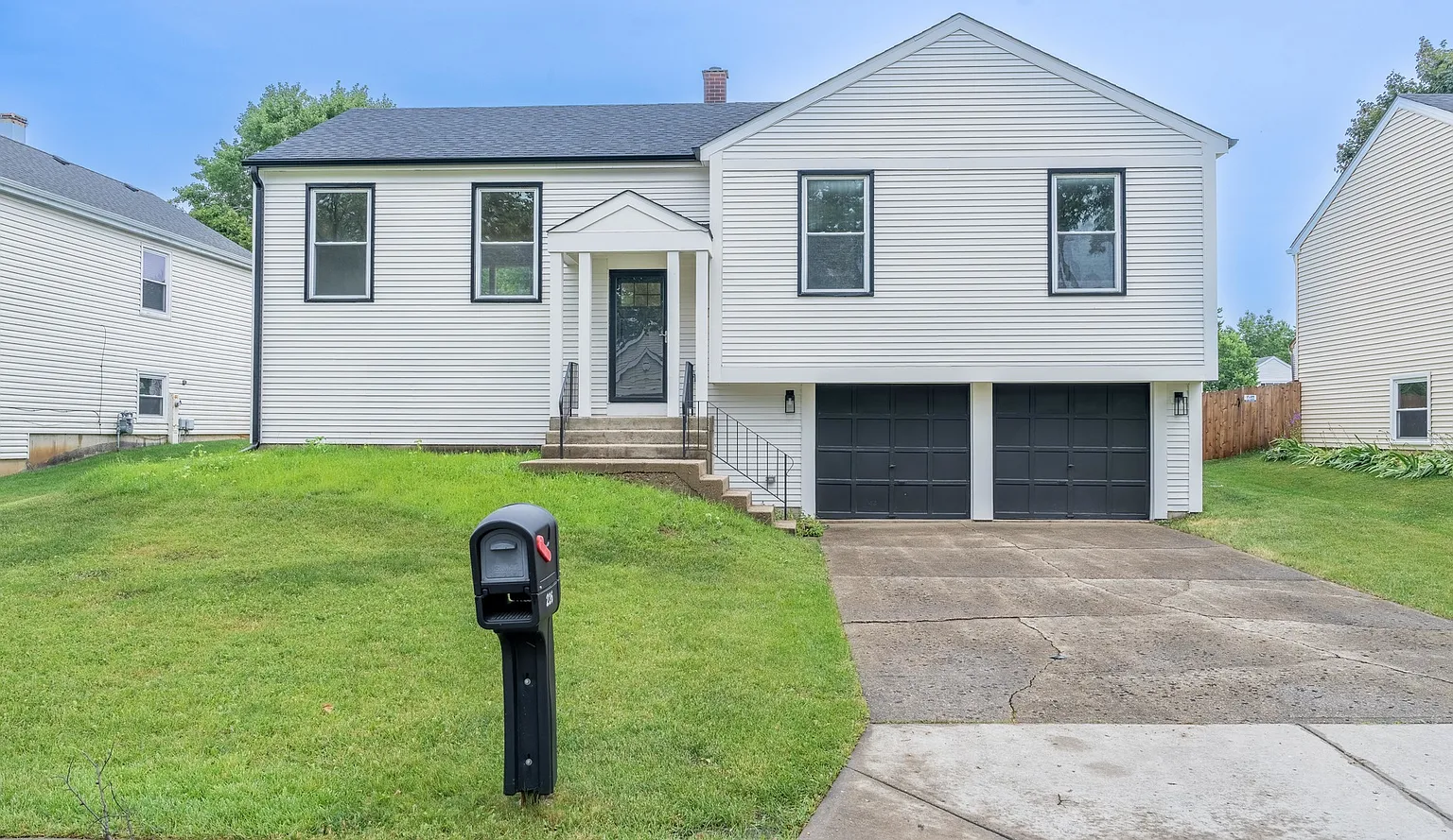 226 Annapolis Dr photo 1