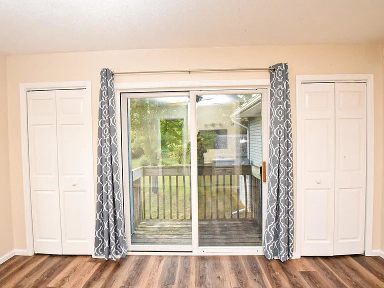 2501 Thomas Ct — Photo 12