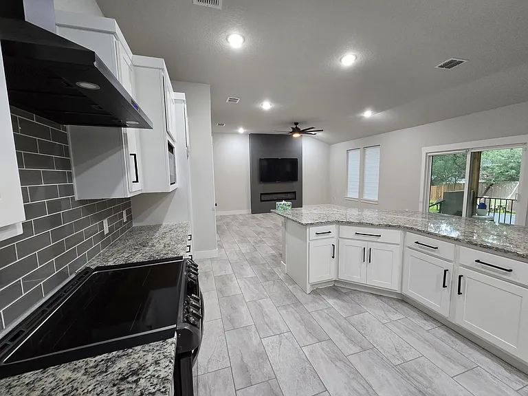 7814 Woodcliff Blvd — Photo 5