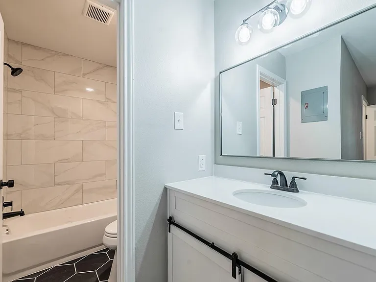 915 Sirocco Dr #A — Photo 18