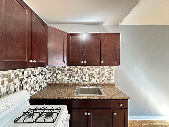 4th image of 5662 N Ridge Ave #E2