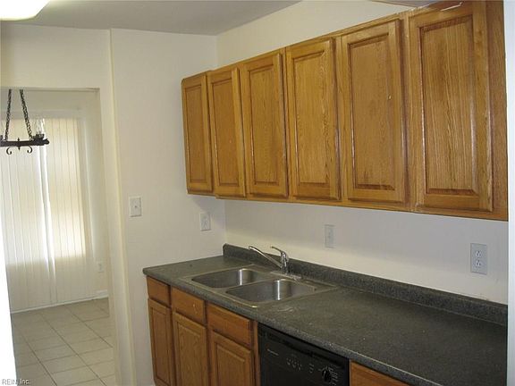 5th image of 602 Charles Ct