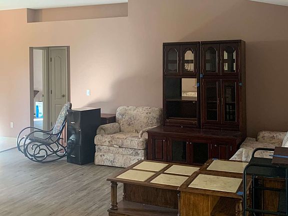 2nd image of 185 SW Story Pl