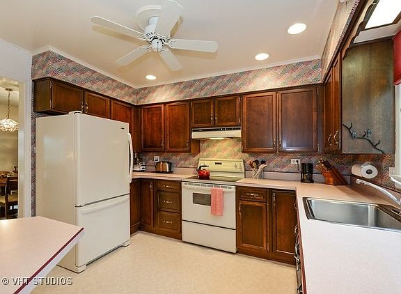 3rd image of 1009 N Race Ave