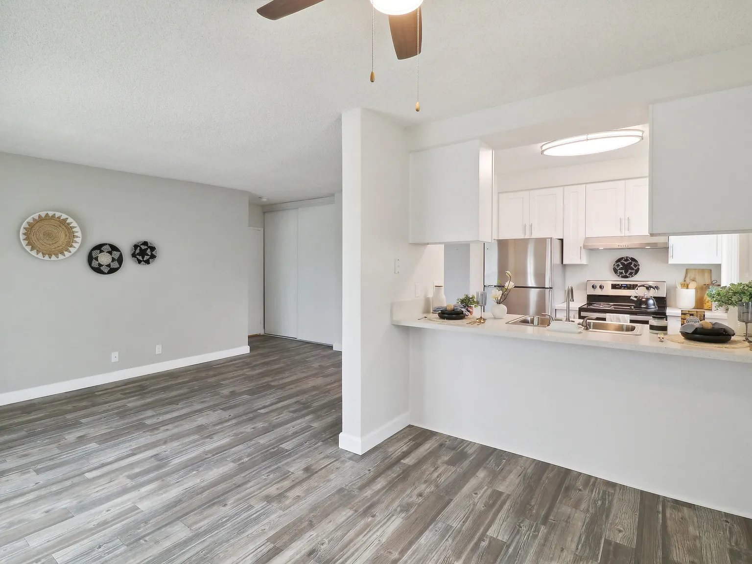 Alderwood / Naples Apartments — Photo 4