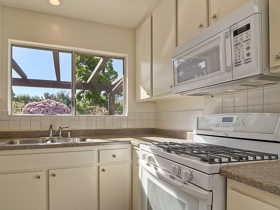 4th image of 4589 Westridge Dr