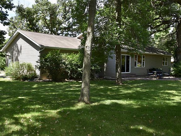 3rd image of 17058 Walnut Ln