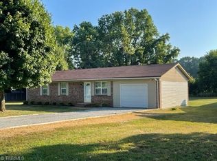 1228 Inwood View Dr, Sophia, NC 27350