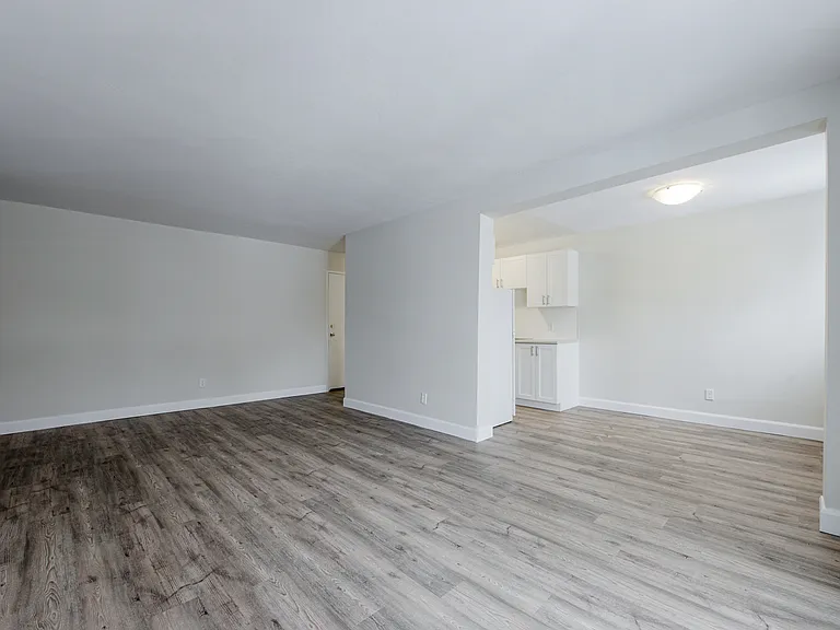 1510 Queenston Rd — Photo 11