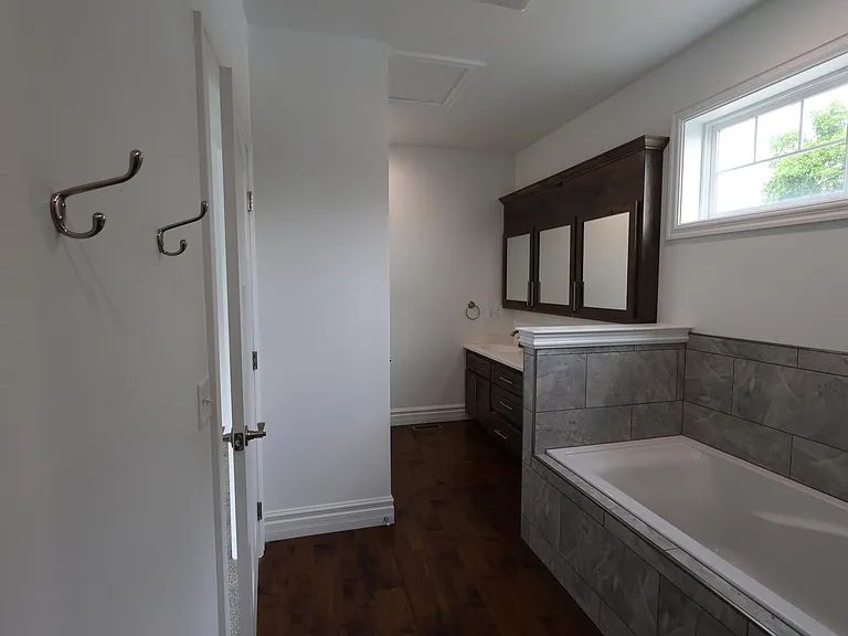 137 10th St W — Photo 15