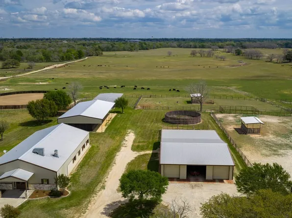 1119 Wolters Rd, Schulenburg, TX 78956