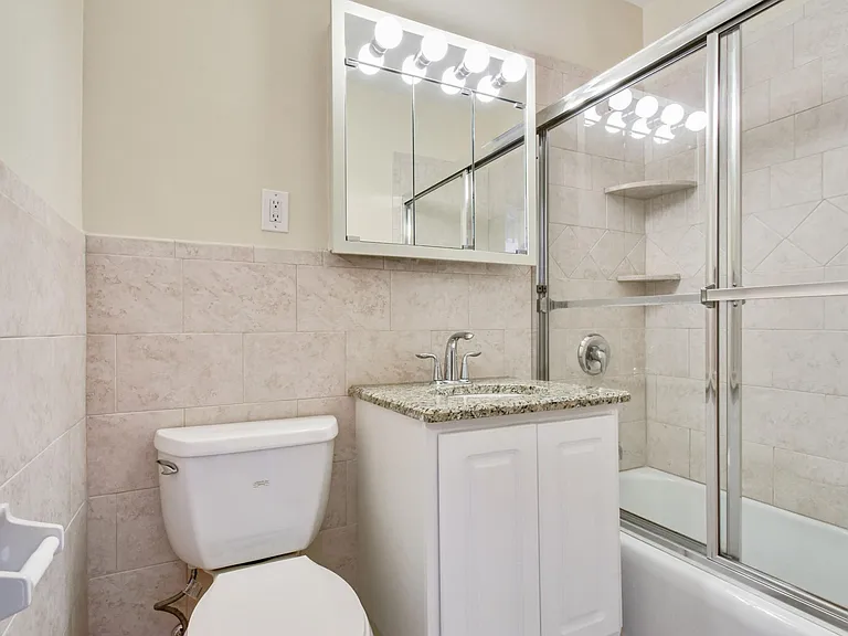 Heritage House Apartments — Photo 22