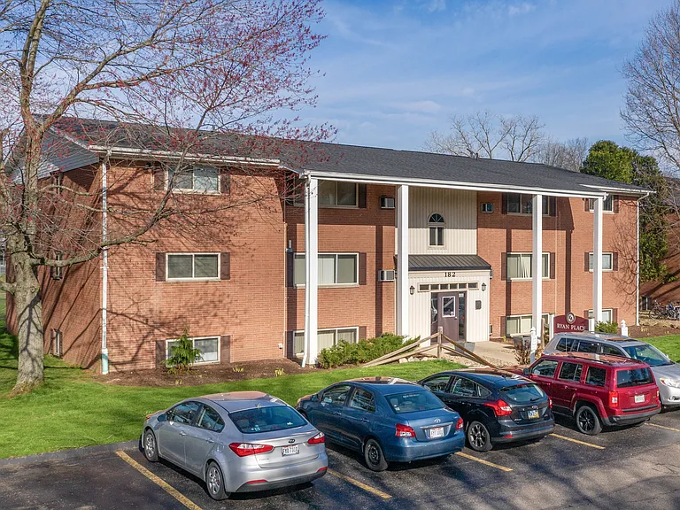 Ryan Place Apartments — Photo 4