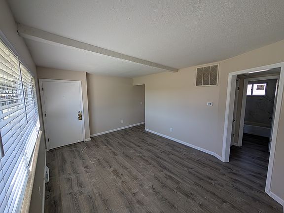 5th image of 501 Scott Ave APT B