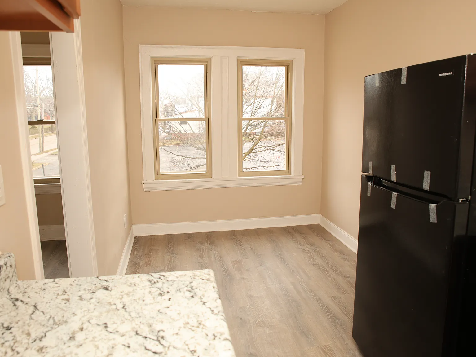 Noble Tudor Apartments — Photo 3