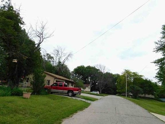 Exterior Neighborhood (street photo)