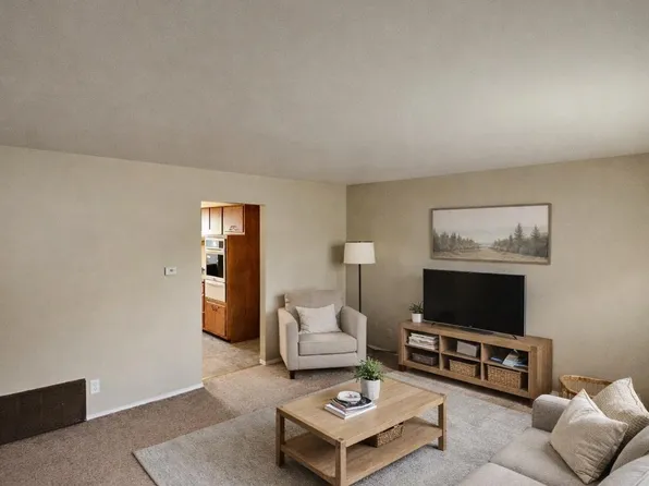 4305 Sioux Ln APT 3, McHenry, IL 60050