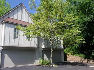 627 Ridgewood Ct, Ann Arbor, MI 48103