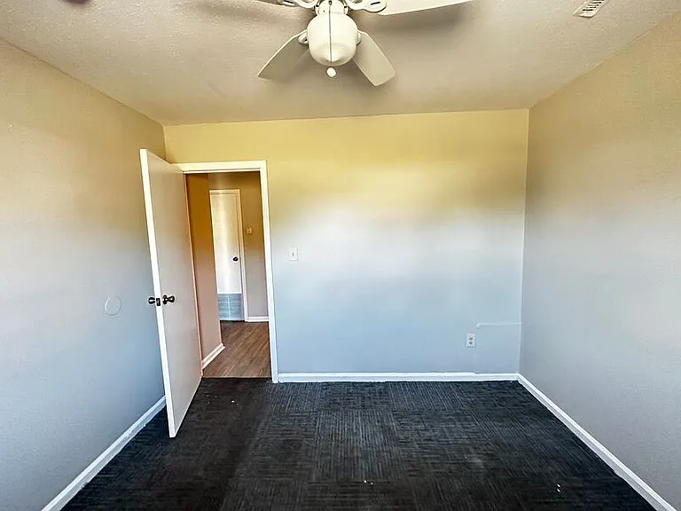 304 S Highland Ave #S — Photo 8