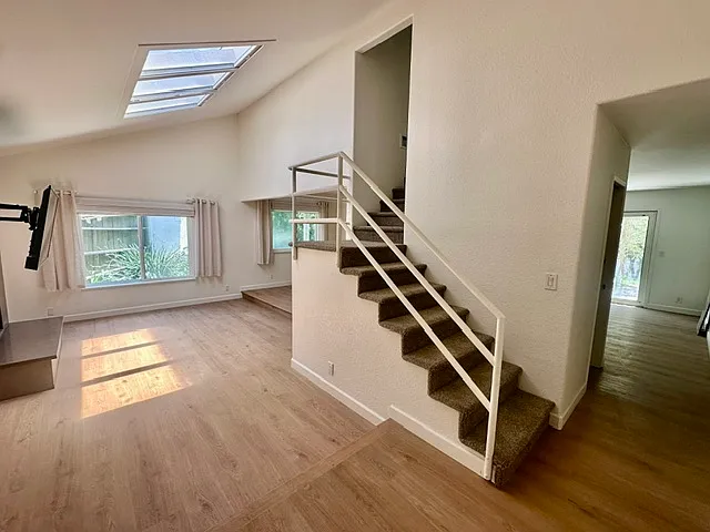 983 Modjeska Cir — Photo 4