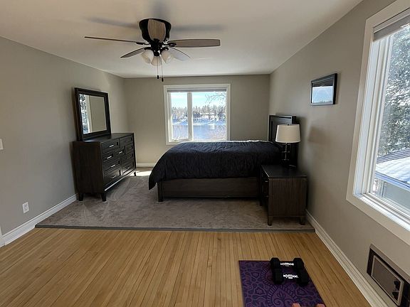 4th image of 1115 River Rd W