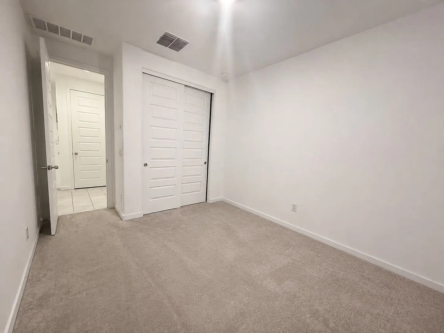 5 bed, 1953 sqft, $2,600 — Photo 3