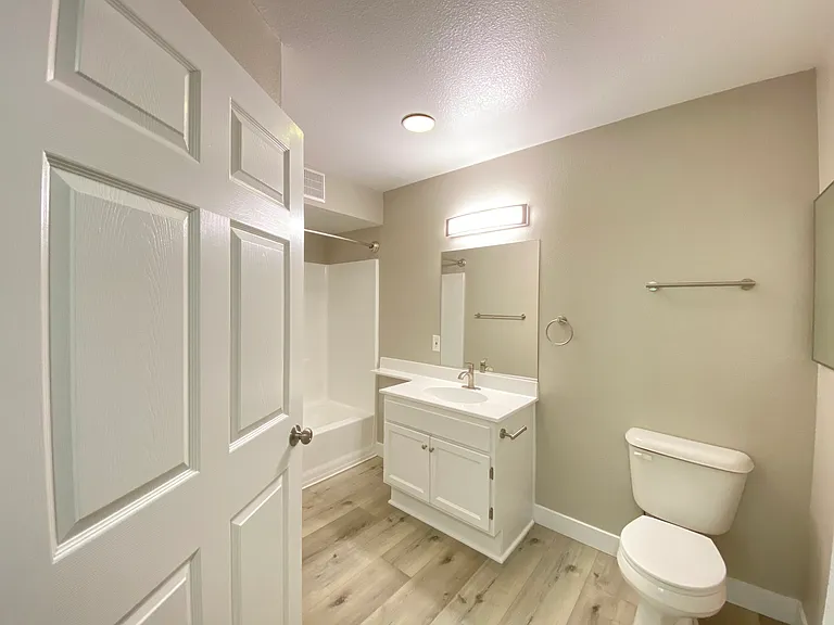Sunny Creek Apartments — Photo 18