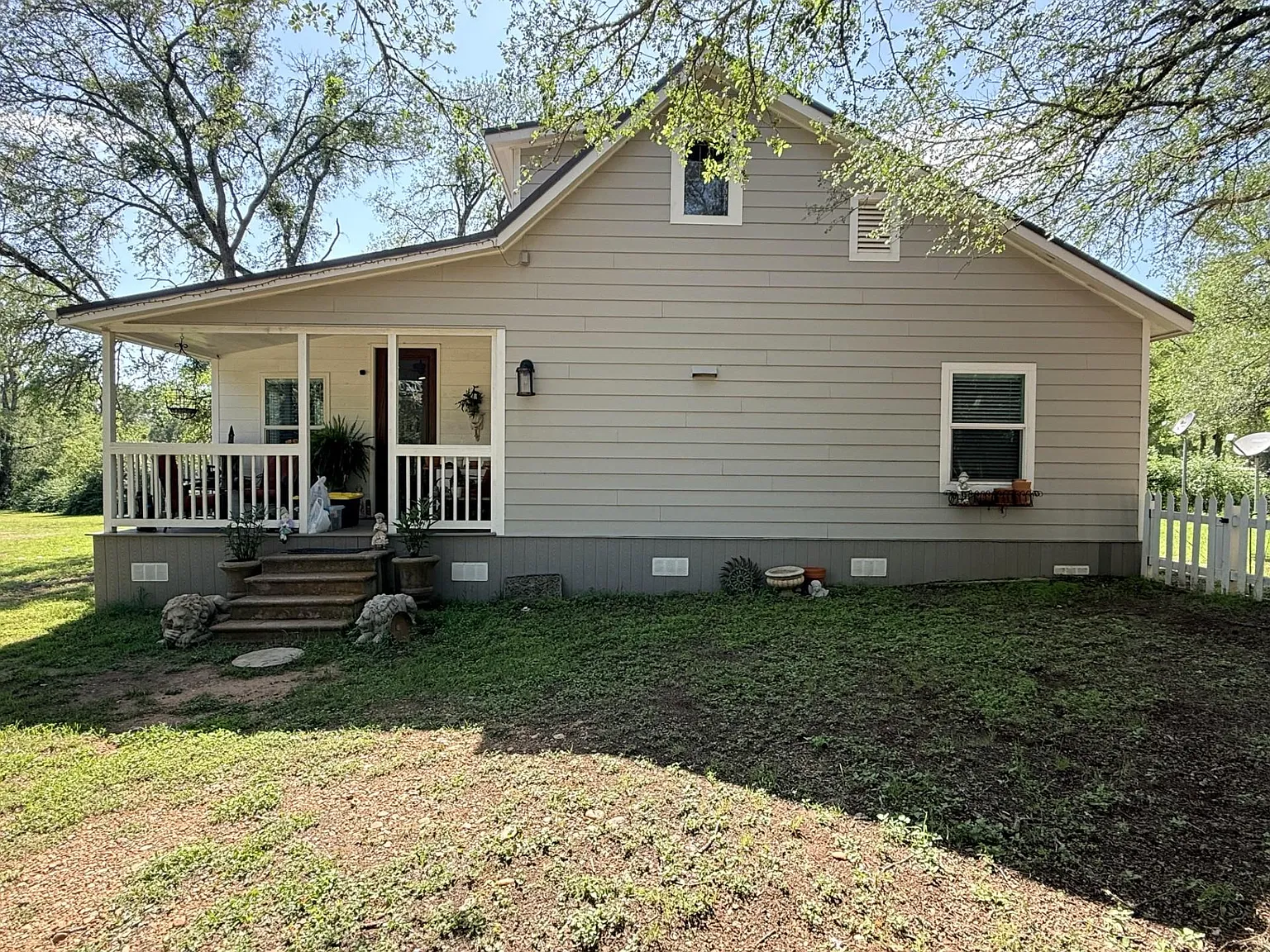 3 bed, 2.0 bath, 1700 sqft, $2,500 — Photo 1