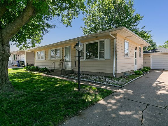 2nd image of 3017 W Lombard St