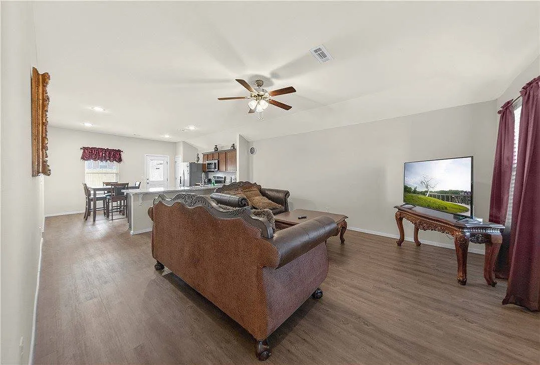 Building Photo - 8110 Dogwood Dr