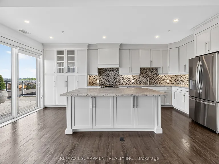 640 Sauve St #602 — Photo 7