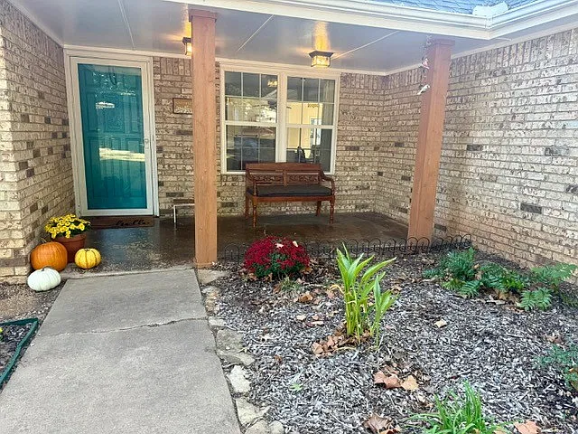 4 bed, 2860 sqft, $3,000 — Photo 2