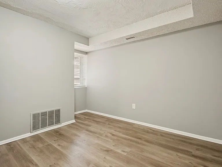 Aspen Apartments — Photo 12