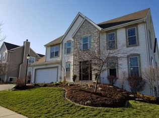 920 River Hill Dr, Waukesha, WI 53189