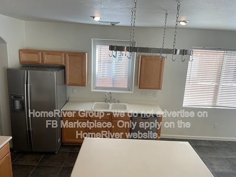 Building Photo - 1100 Diamondback Dr NE