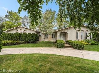 3079 Ravinewood Dr, Commerce Township, MI 48382