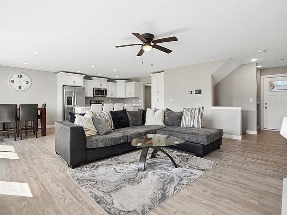 3rd image of 813 Grindstone Cir