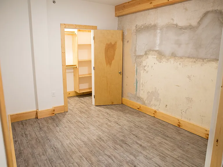 116 E Market St — Photo 8