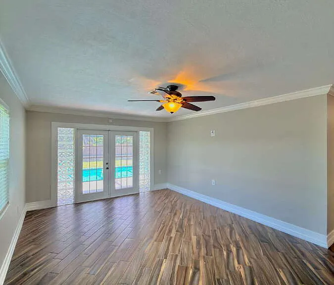 2426 Woodland Blvd — Photo 5