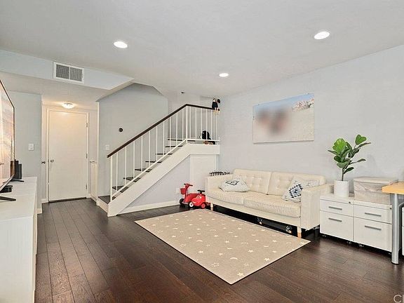 4th image of 3412 Del Amo Blvd